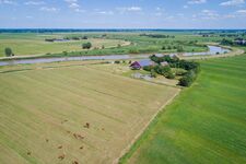 Ferienwohung Jümme direkt an der Jümme incl. Teich und Hun ...