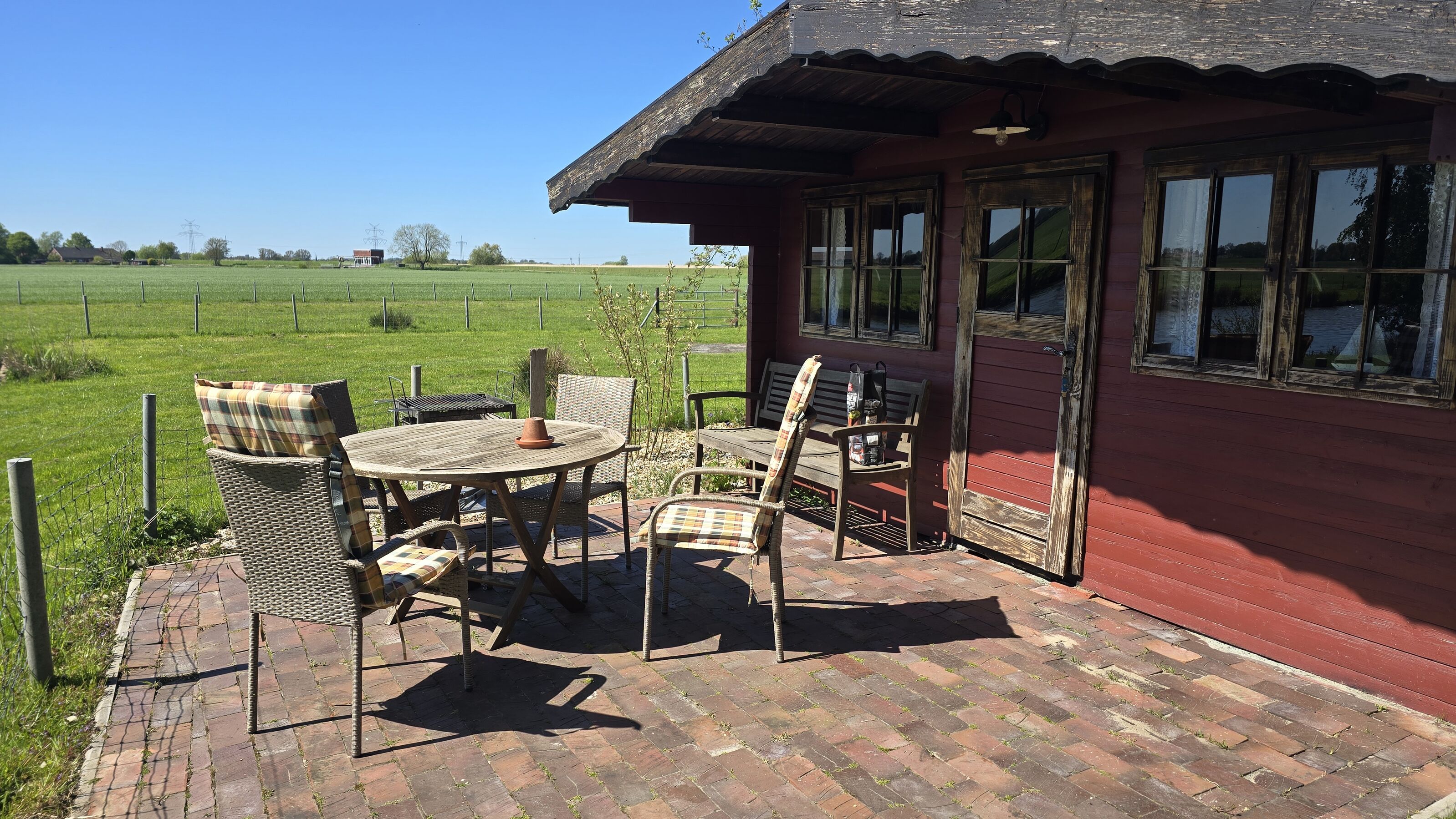 Grillhütte mit Freisitz