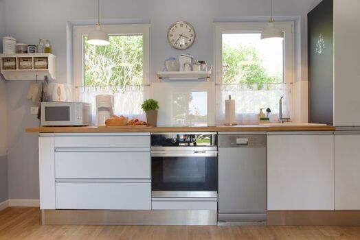 Voll ausgestattete Küche 