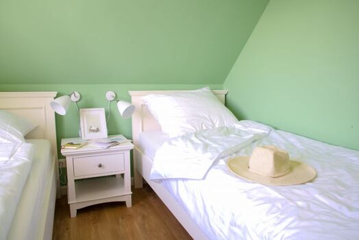 Schlafzimmer zwei (Bettgröße je 90 x 200 cm)