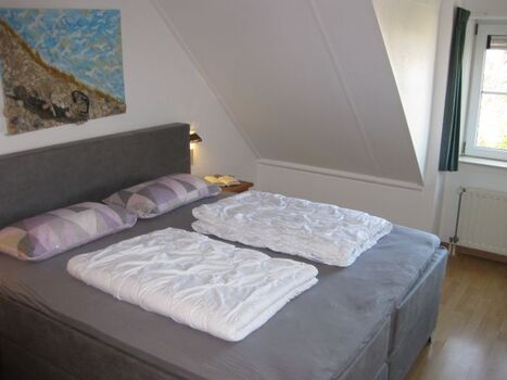 OG.  1 DZ. mit  Boxspringbett 180x200cm mit 46 TV