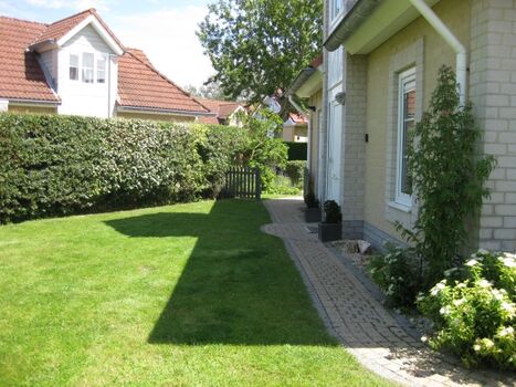 Der Eingang ist an der Seite