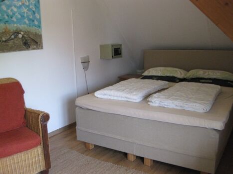 OG.  2 DZ mit Swiss-Sense Boxspringbett 160 x 200 cm