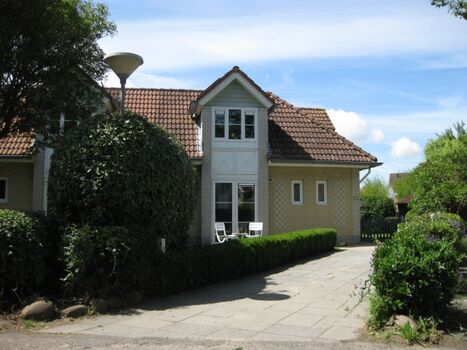 Private Doppelhaushälfte mit 2 Parkplätzen