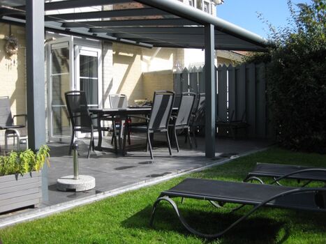 Durch die Markise bleibt es bei Hitze auch im WZ. schön kühl.