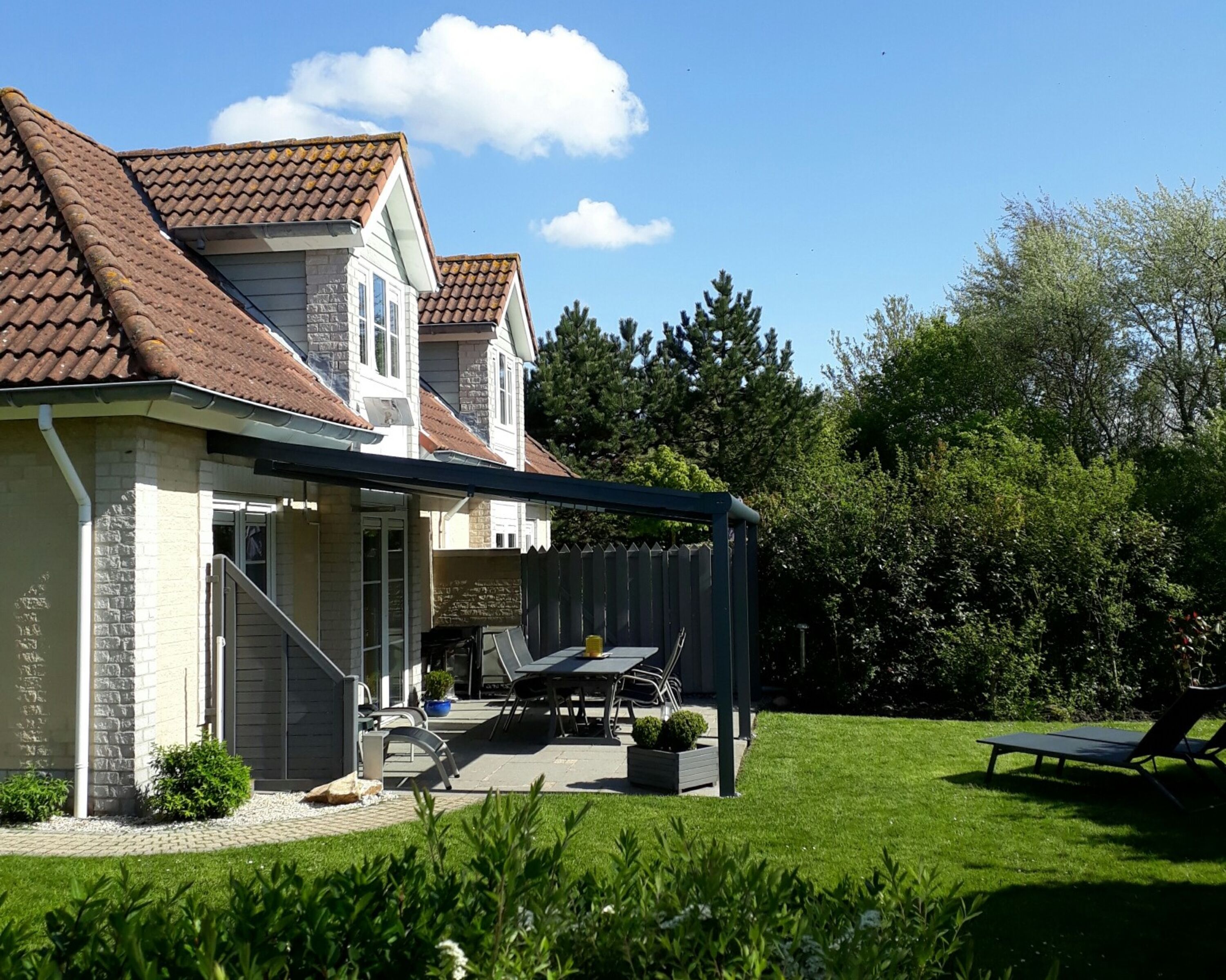 Zand 24 von der rechten Gartenseite.