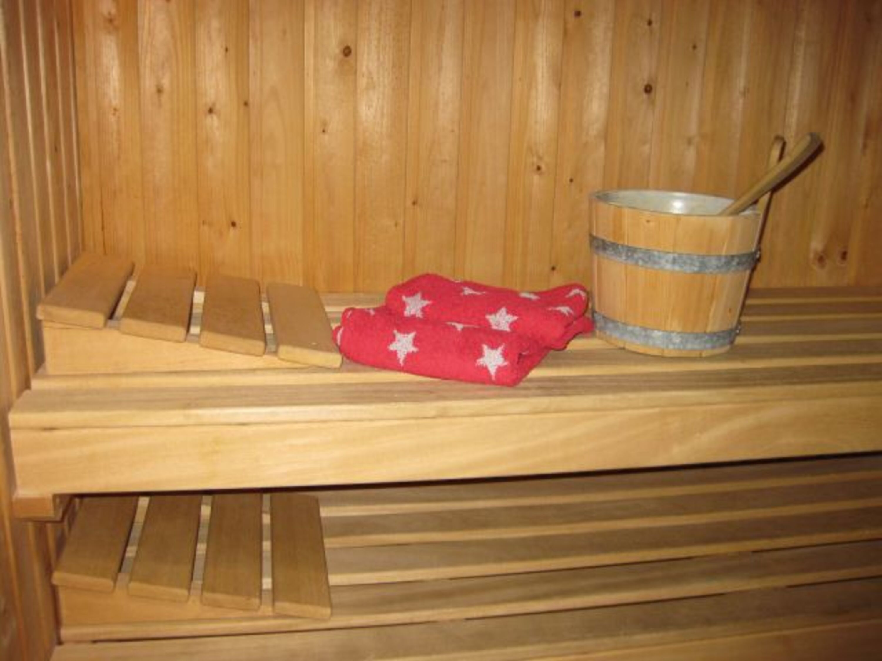OG. Finnische Sauna, Zugang vom Duschbad