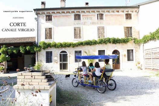 mit dem rikscha am fahrrad weg