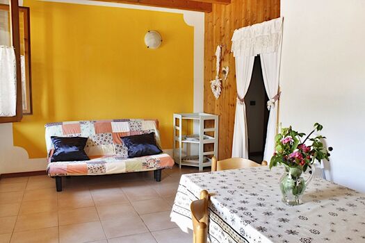 wohnzimmer mit sofa bett  "4 Gleiche FeWo"