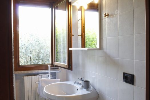 badezimmer mit dusche  "4 Gleiche FeWo"