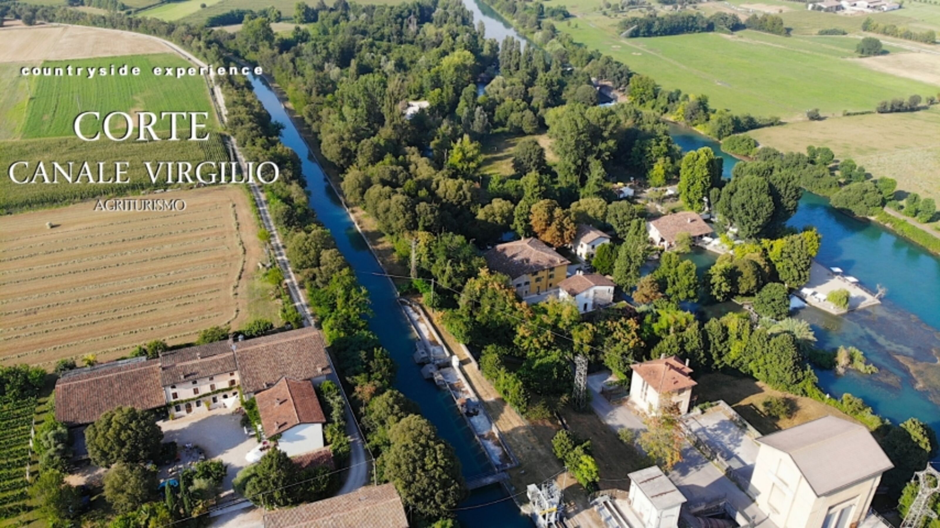 Bauernhof am Flusse