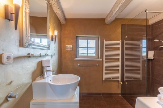 Reethus Koldenbüttel - Modernisiertes Badezimmer mit allem Komfort 