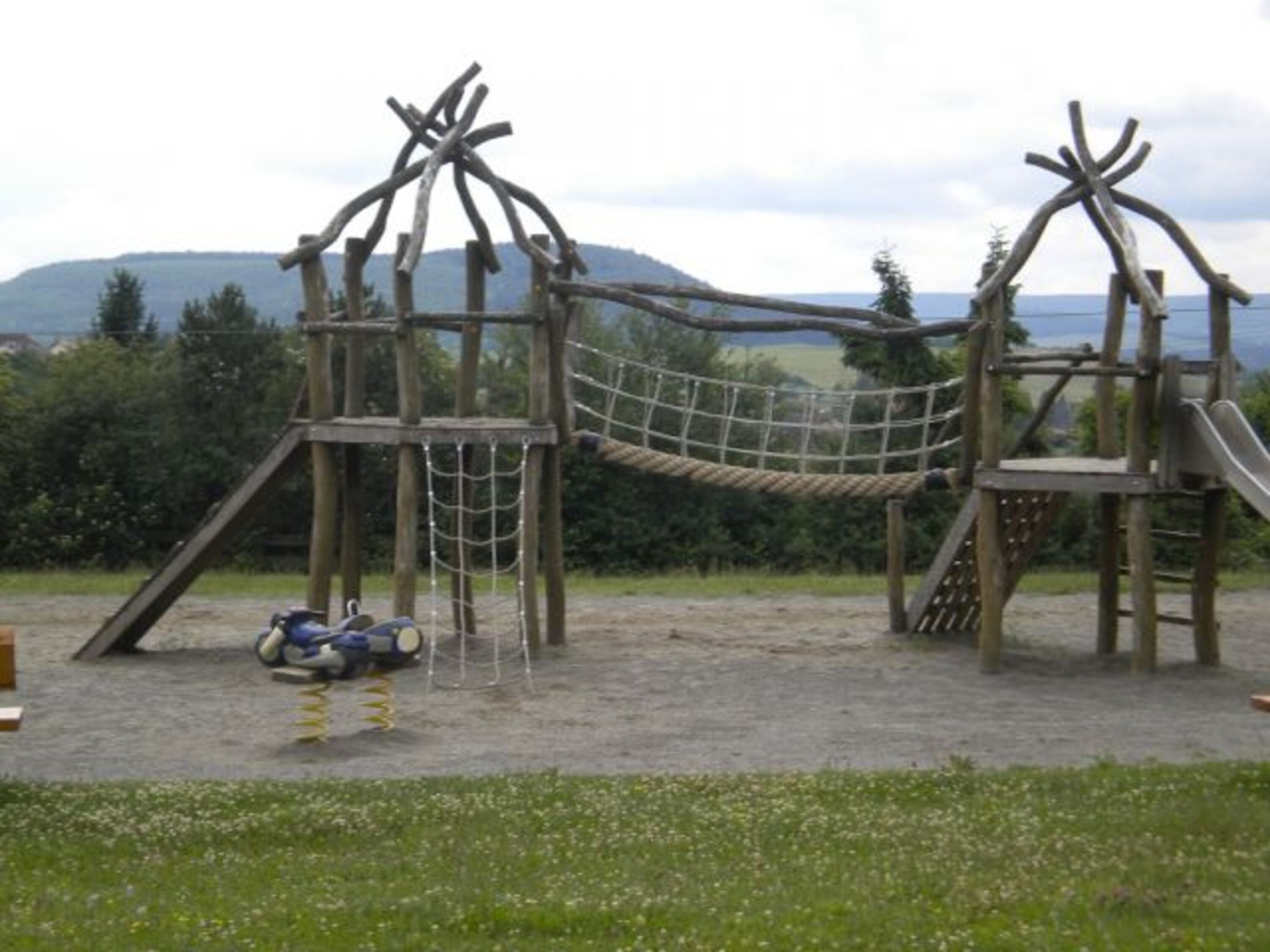 Der große Spielplatz in 50m Entfernung