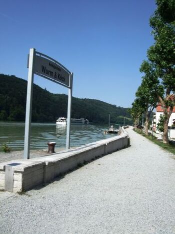 Schiffsanslegestelle für Ausflüge nach Passau oder Richtung Linz in Obernzell an der Donau