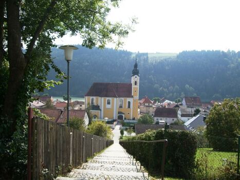 Blick auf die Kirche von Obernzell