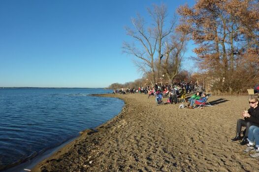 Strand in Übersee, die letzten Sonnenstrahlen im Herbst