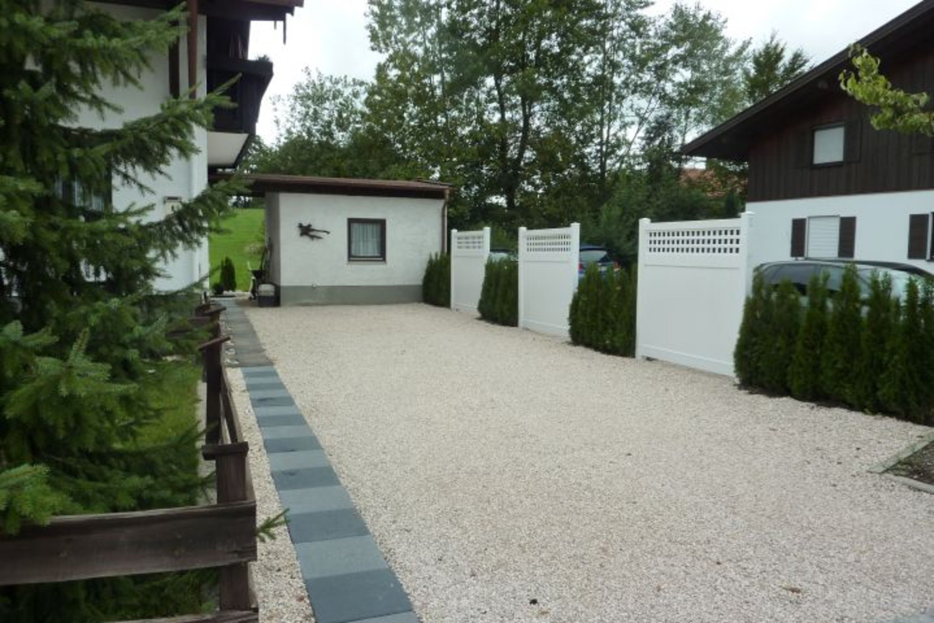 Einfahrt zum Haus Monika