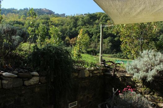 Blick von der Terrasse zum Nachbarort