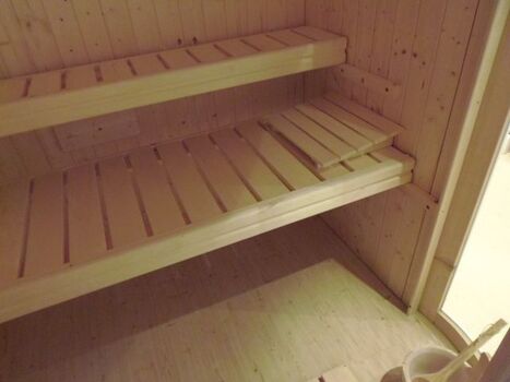 Sauna mit Dampfbadfunktion (Aufgüsse inkl.)