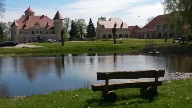 Schloss mit Dorfteich in Stolpe