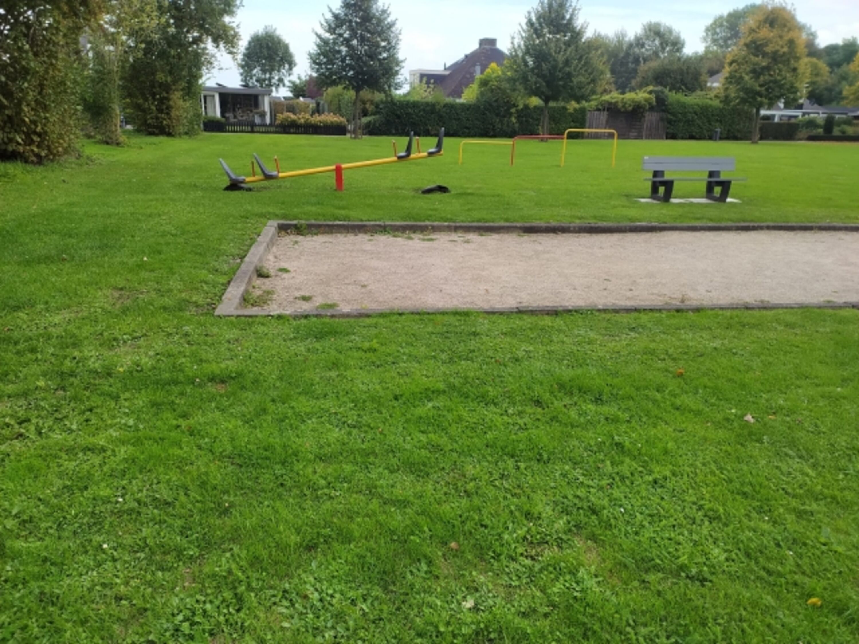 Spielplatz und Spielwiese in der Ferienhaussiedlung