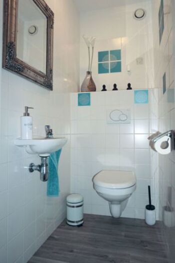 Separates frisch renoviertes WC