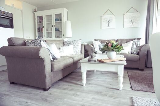 Zwei Sofas für gemütliche Stunden