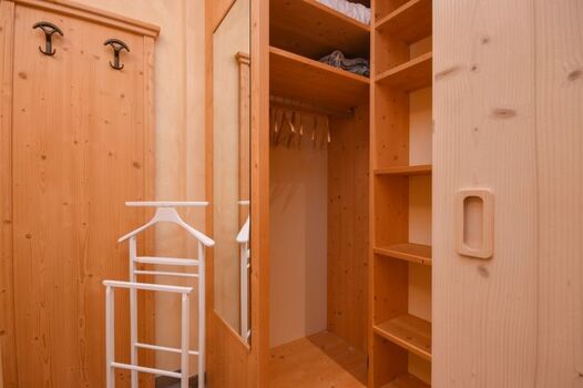 Schalfzimmer mit Kleiderschrank