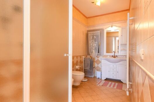 Badezimmer mit Dusche