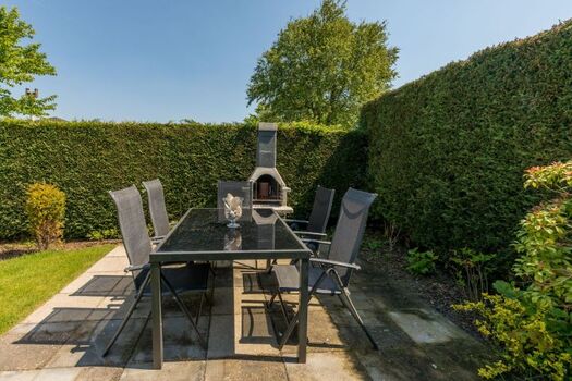 2. Terrasse mit Grillplatz