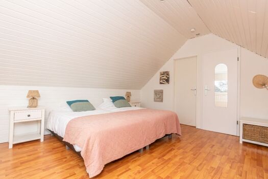 Schlafraum auf der 1. Etage mit 2 Einzelboxspringbetten