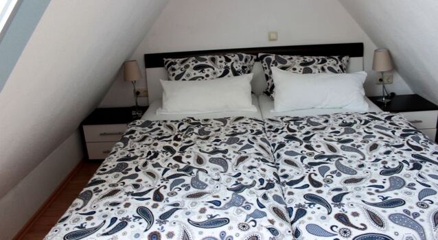 2. Schlafzimmer im Spitzenboden