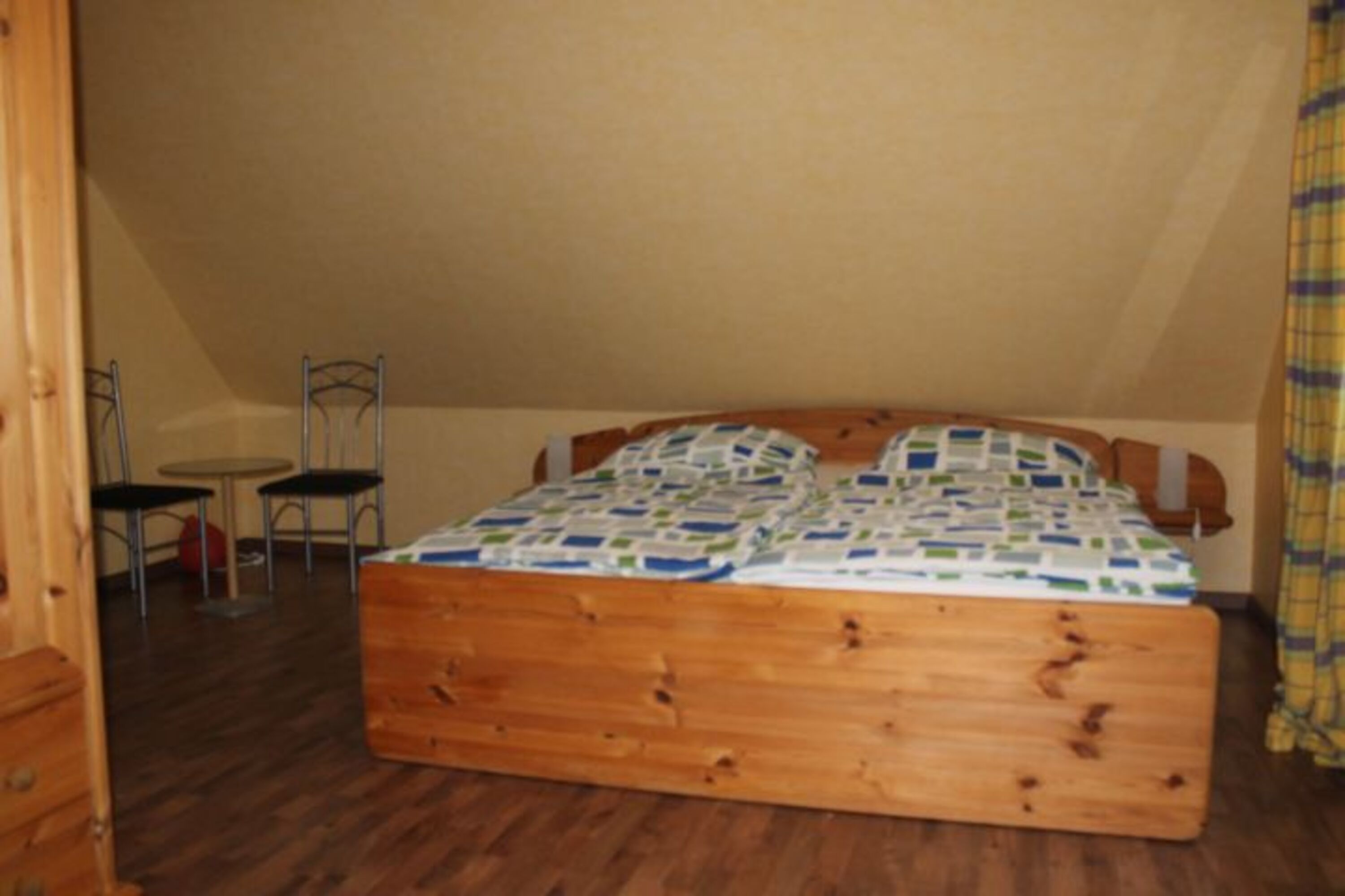 Schlafzimmer 1
