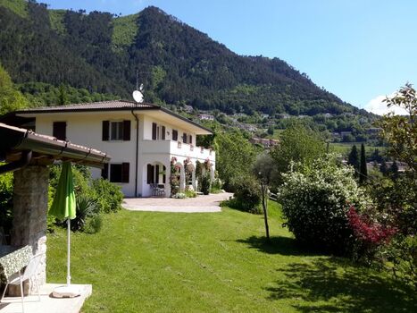 Aussenansicht Casa Orio vom Grillhaus