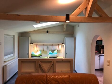 Blick vom Wohn- zum Schlafbereich