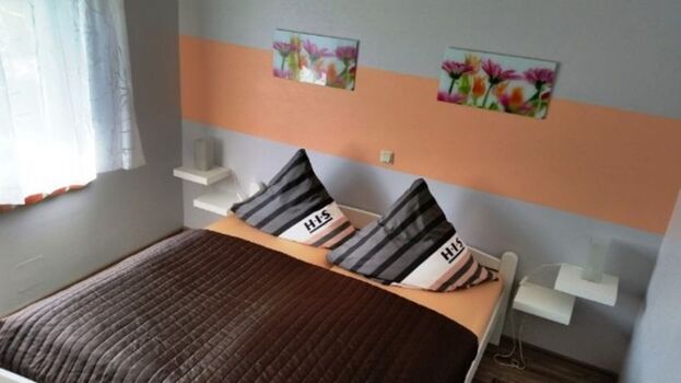 Schlafzimmer mit Doppelbett