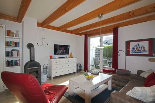 Großzügiger Wohnbereich mit Kaminofen