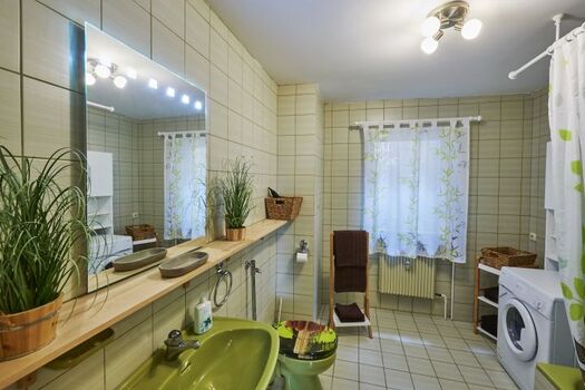 Badezimmer mit Badewanne