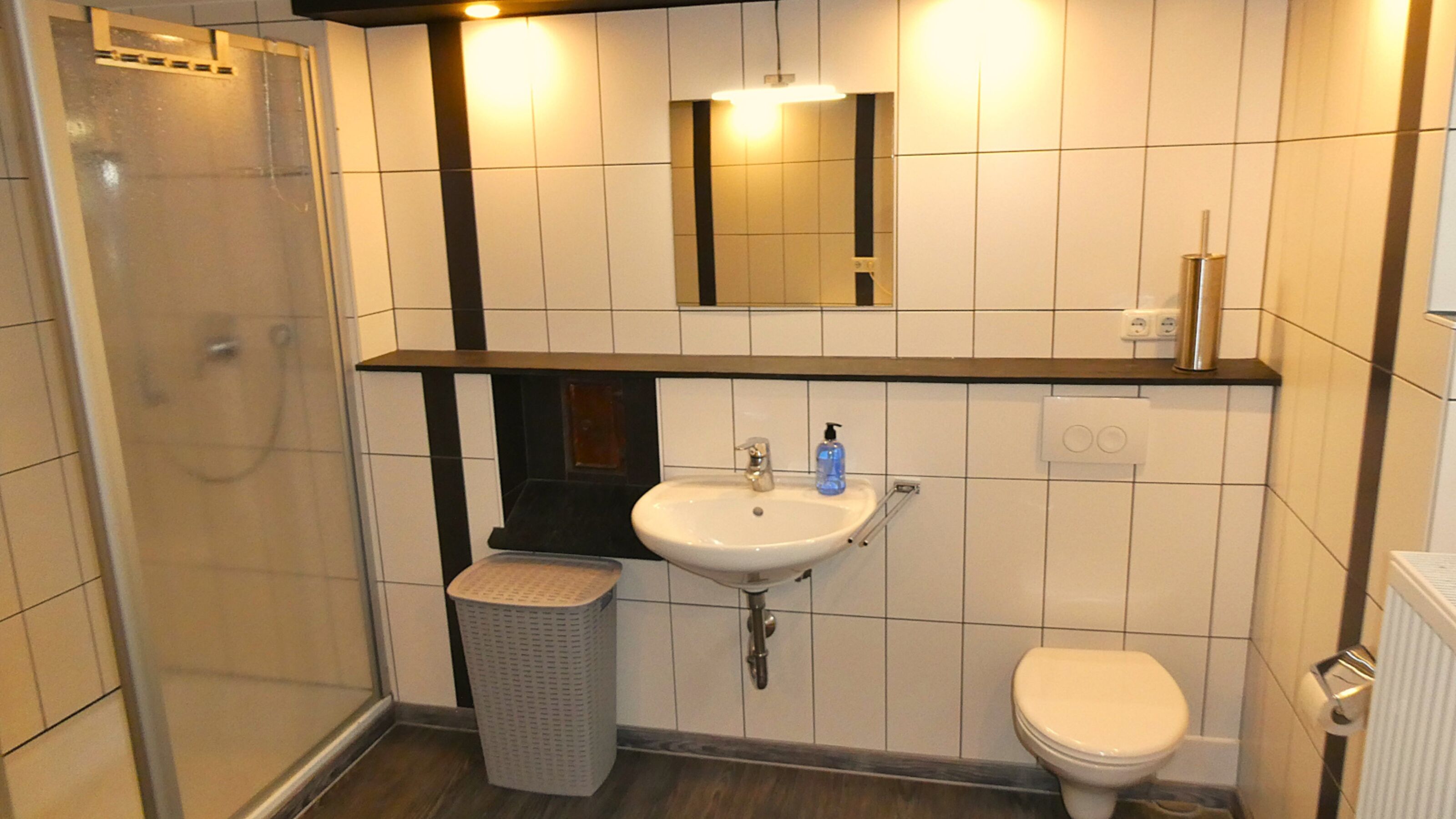 BadeZimmer, großzügige Ablagen...