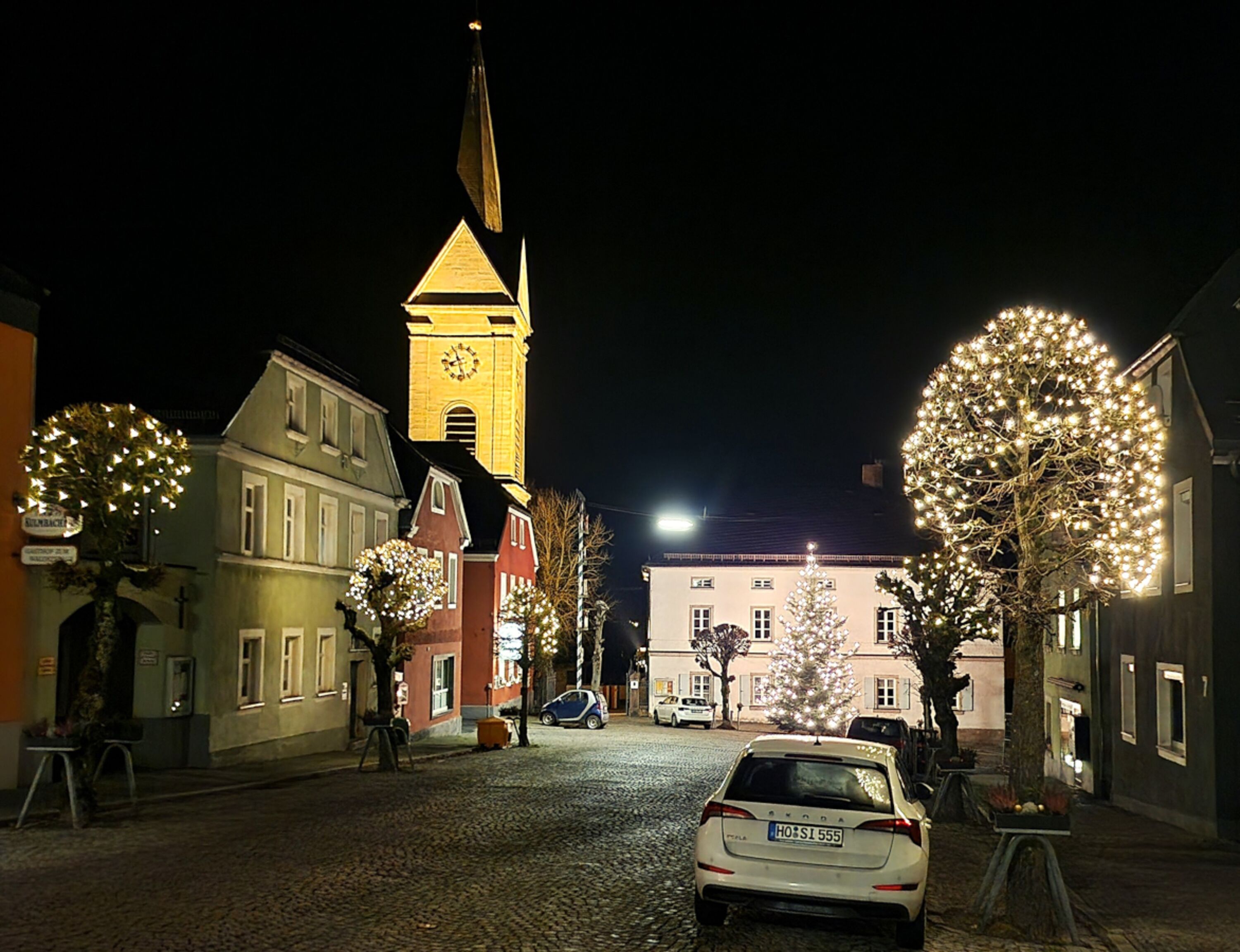 OrtsKern Zell, mehrere Gaststätten, 0,8 km