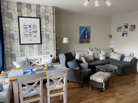 Gemütlich Fernsehen, Essen oder Spielen 