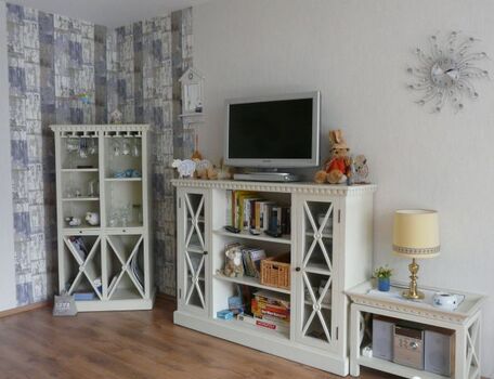 Weinschrank und Unterhaltungsecke