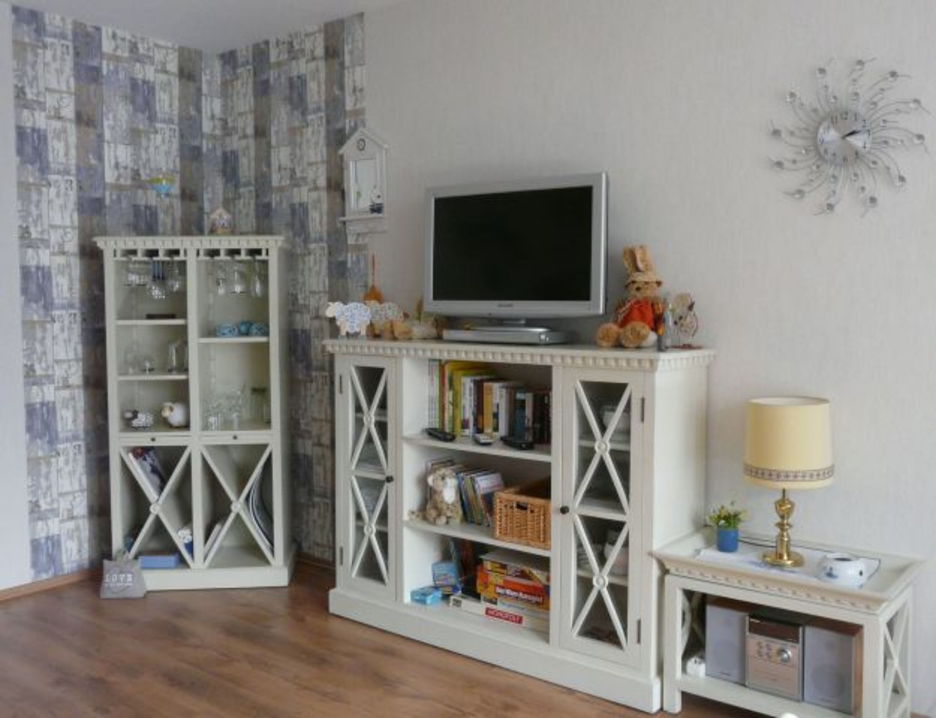 Weinschrank und Unterhaltungsecke