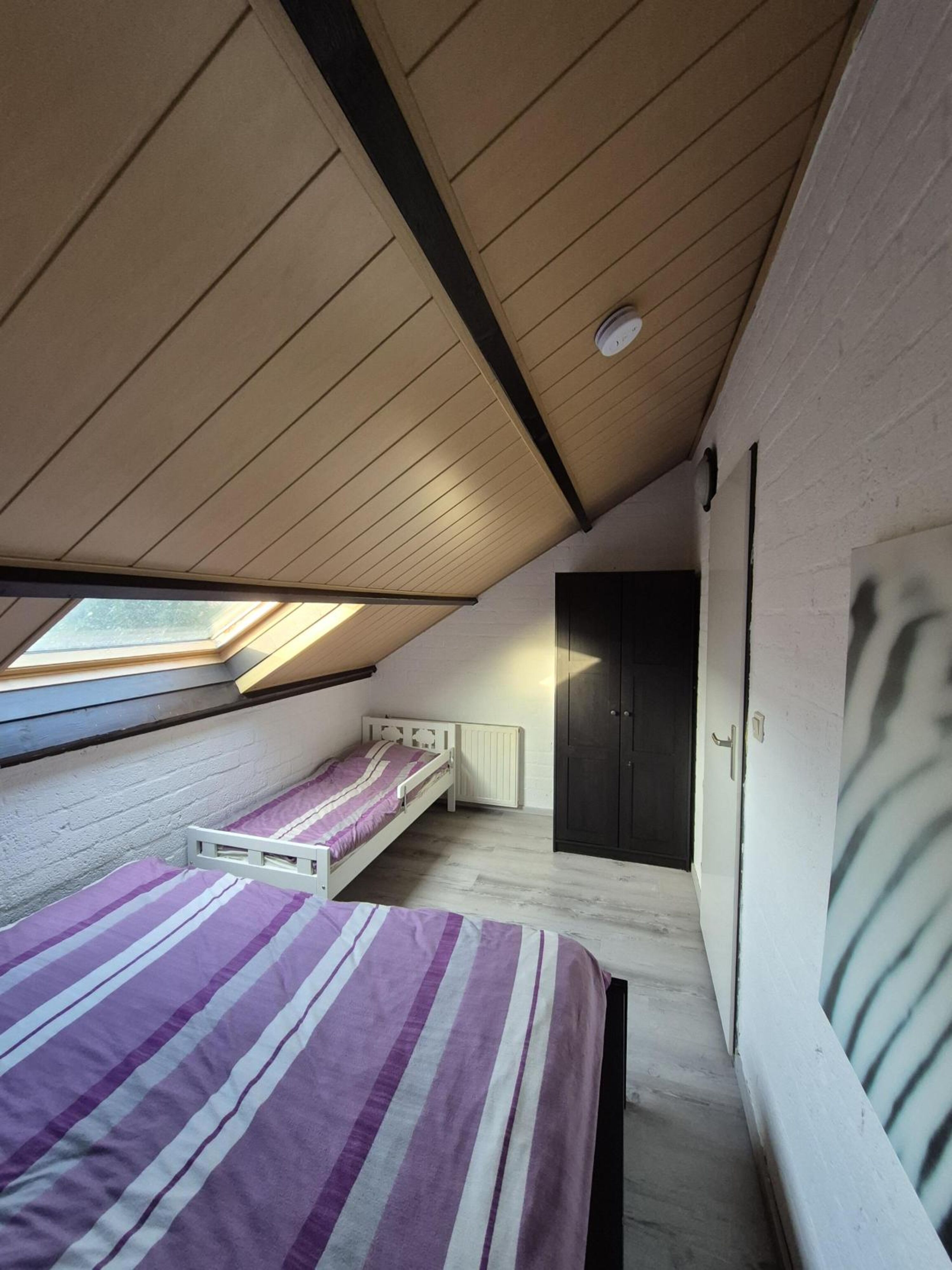 Schlafzimmer Obergeschoss Juniorbett 70x160