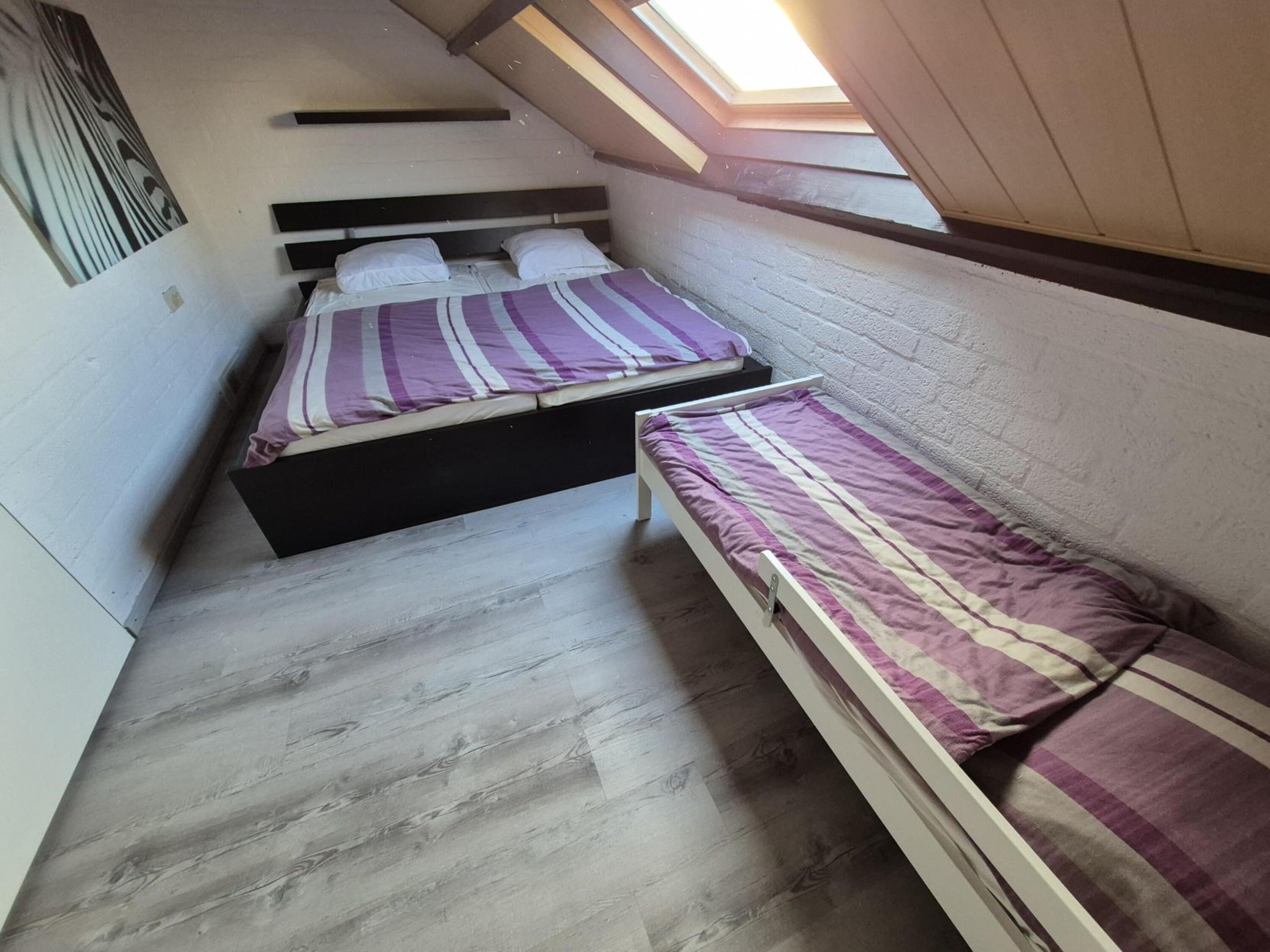 Schlafzimmer Obergschoss Doppeltbett 180x200