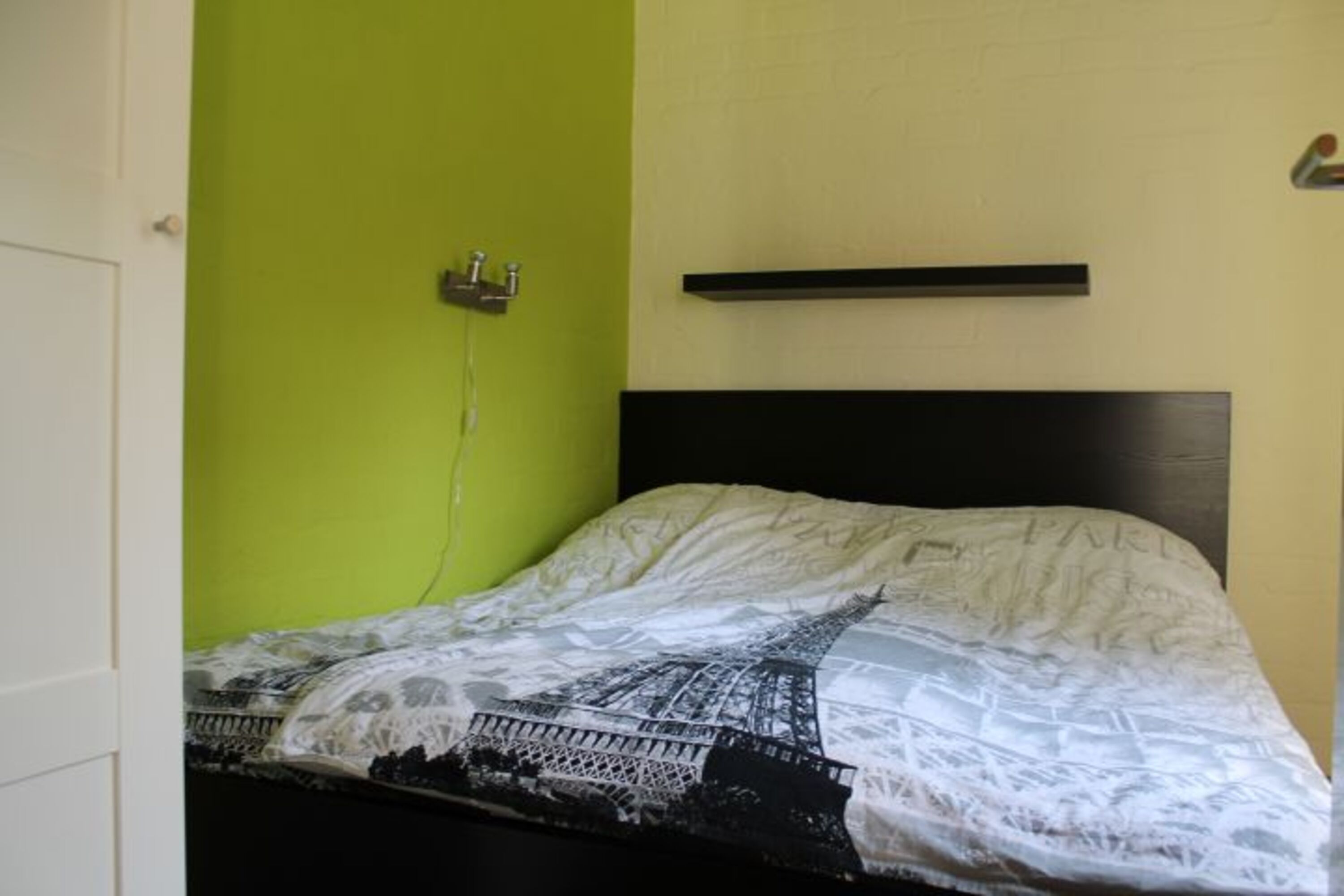 Schlafzimmer Untergeschoss Bett 160x200 2x 80er Matratze