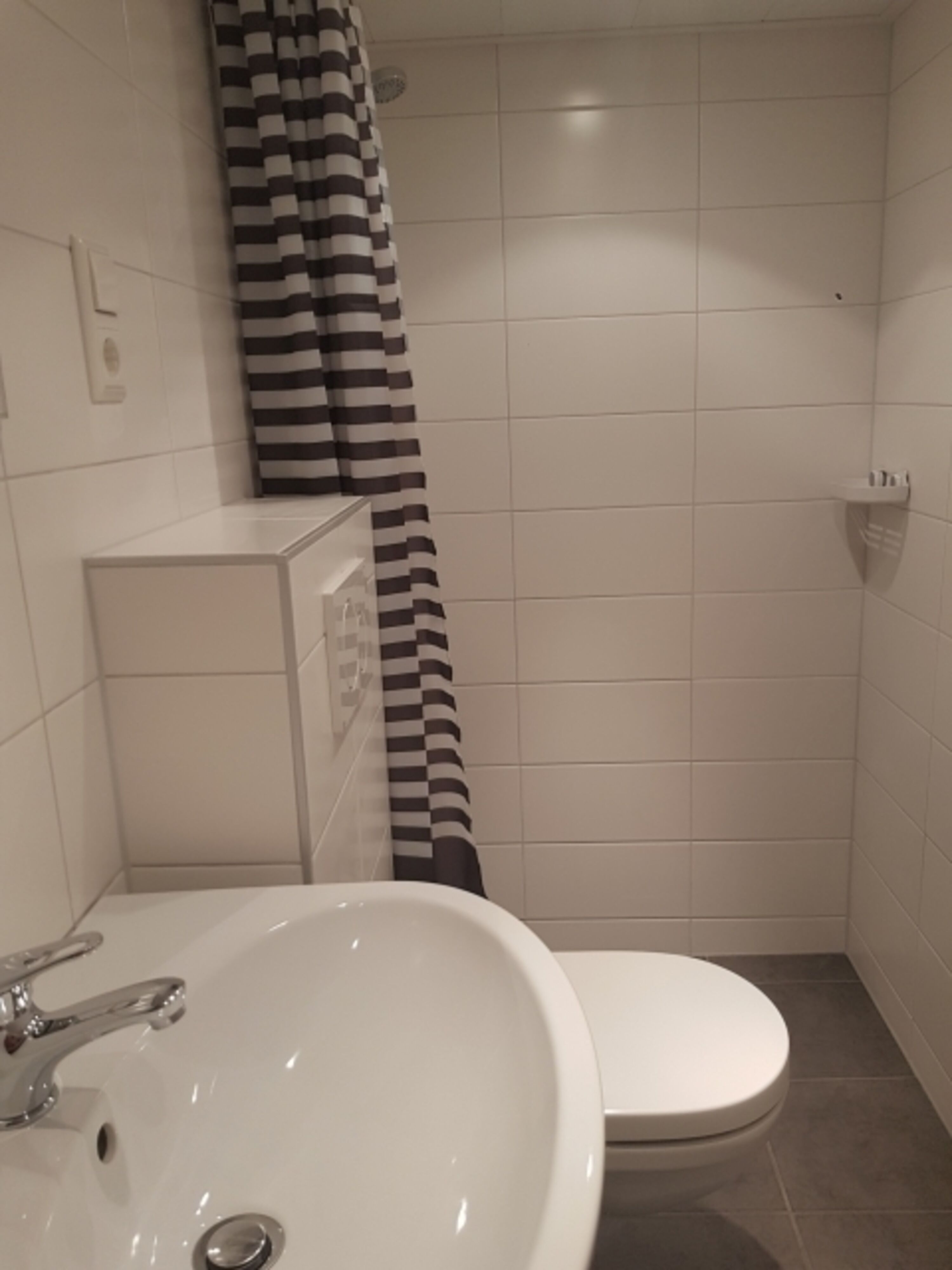 mit Dusche und WC