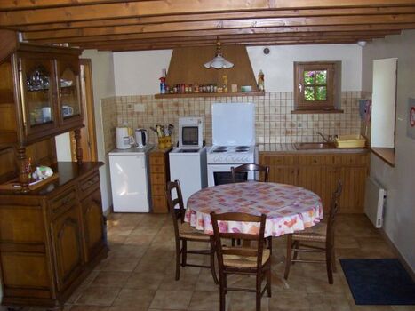 offene Küche mit Esstisch