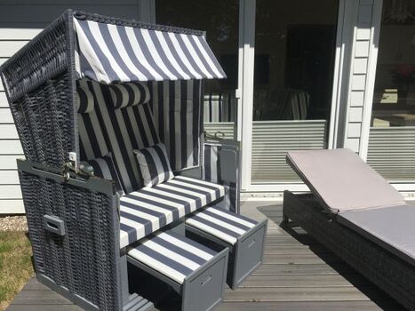 Natürlich mit hauseigenem Strandkorb