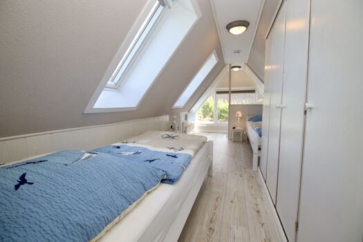 Das 2. Schlafzimmer im OG mit Einzelbetten